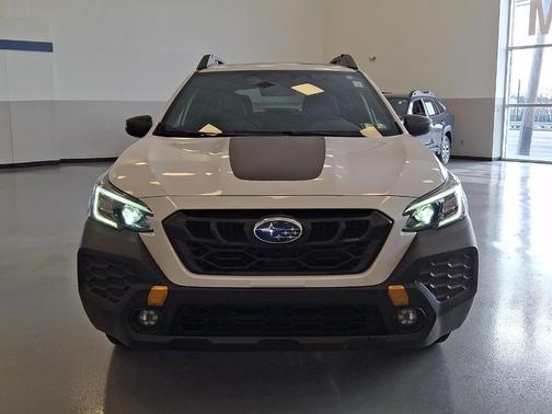 Crystal White Pearl 2025 Subaru Outback Wilderness