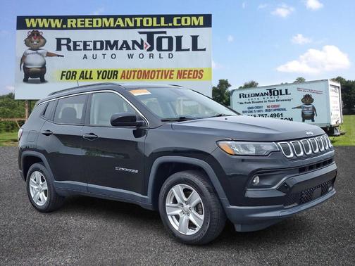 Diamond Black Crystal Pearlcoat 2022 Jeep Compass Latitude