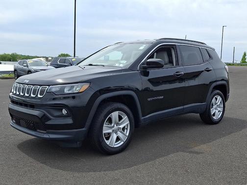 Diamond Black Crystal Pearlcoat 2022 Jeep Compass Latitude