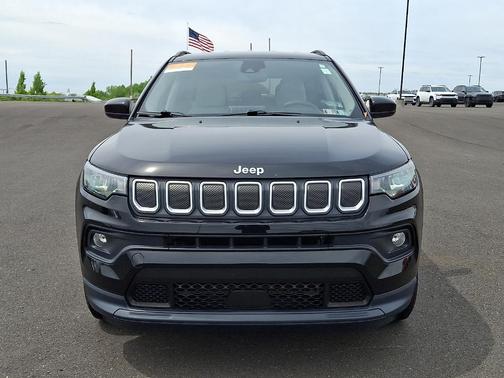 Diamond Black Crystal Pearlcoat 2022 Jeep Compass Latitude
