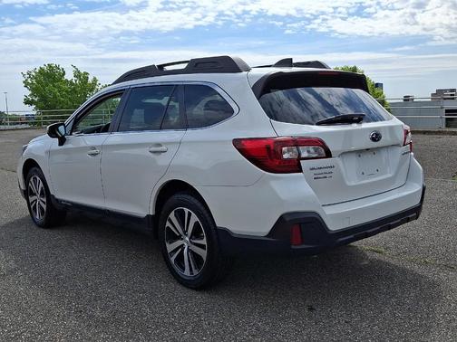 Crystal White Pearl 2019 Subaru Outback 2.5i Limited
