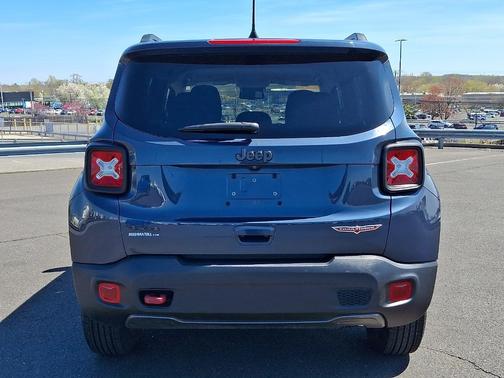 Slate Blue Pearlcoat 2022 Jeep Renegade Trailhawk