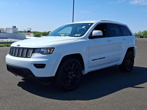 Bright White Clearcoat 2021 Jeep Grand Cherokee Laredo