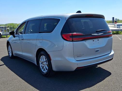 Silver Mist Clearcoat 2023 Chrysler Pacifica Touring-L