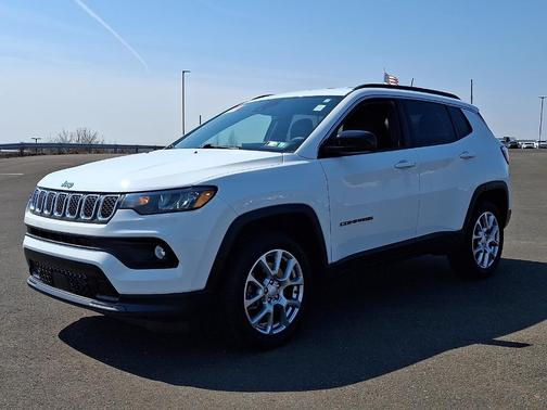 Bright White Clearcoat 2023 Jeep Compass Latitude Lux