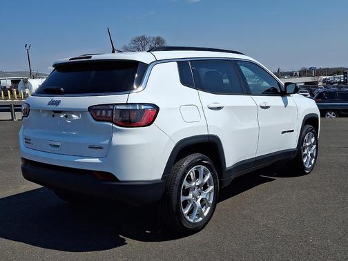 Bright White Clearcoat 2023 Jeep Compass Latitude Lux
