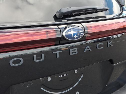 Crystal Black Silica 2026 Subaru Outback Limited