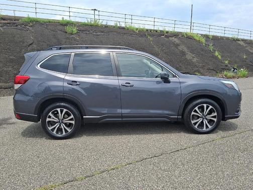 Magnetite Gray Metallic 2023 Subaru Forester Limited