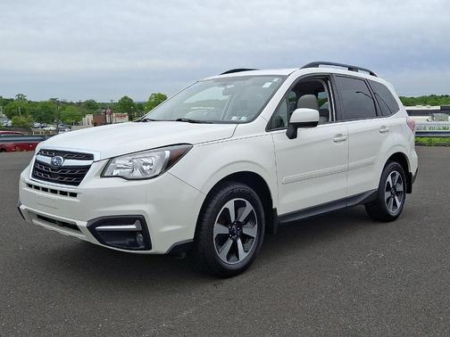 Crystal White Pearl 2018 Subaru Forester 2.5i Premium