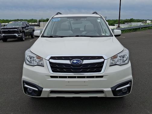 Crystal White Pearl 2018 Subaru Forester 2.5i Premium