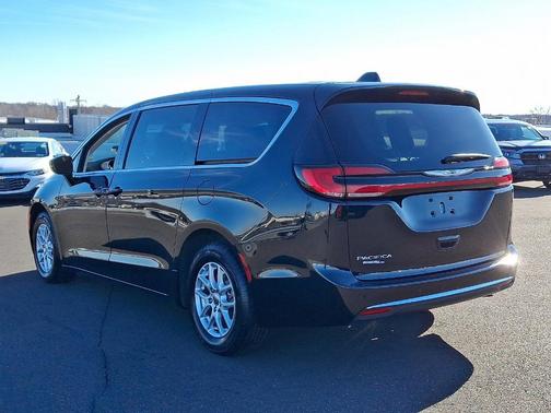 2024 Chrysler Pacifica Touring-L