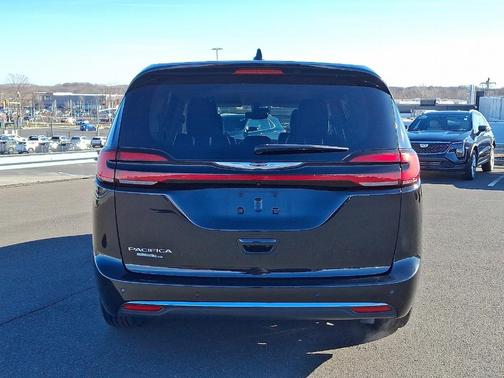 2024 Chrysler Pacifica Touring-L