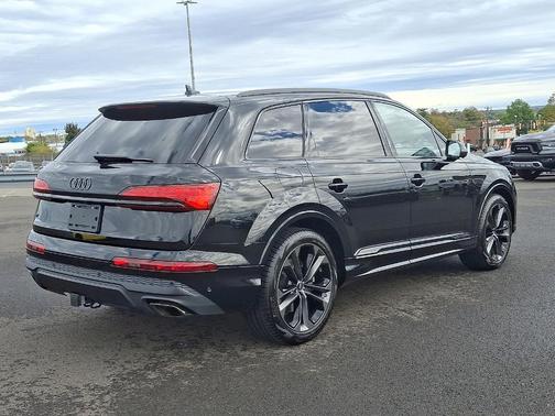 2025 Audi Q7 55 Premium