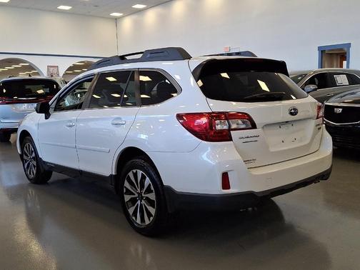 Crystal White Pearl 2015 Subaru Outback 3.6R Limited