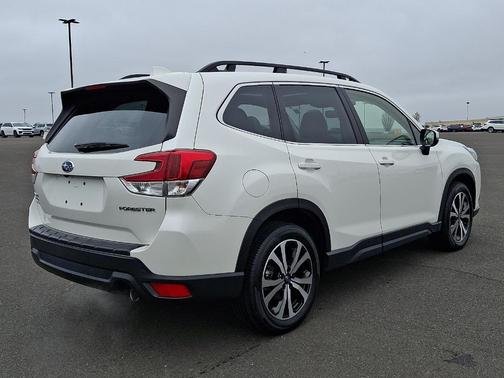 Crystal White Pearl 2023 Subaru Forester Limited
