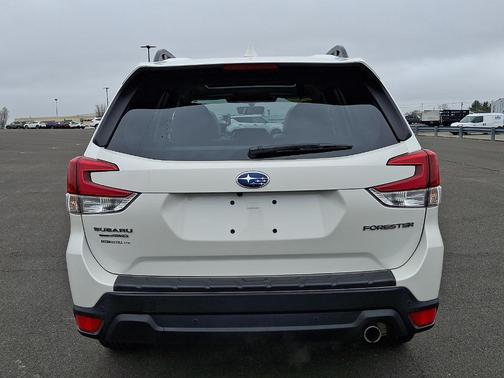 Crystal White Pearl 2023 Subaru Forester Limited