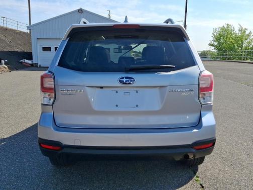 Ice Silver Metallic 2017 Subaru Forester 2.5i Premium