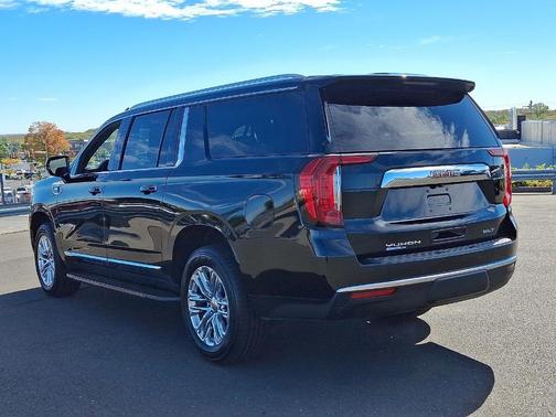 2024 GMC Yukon XL SLT
