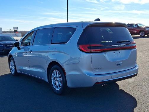 2024 Chrysler Pacifica Touring-L