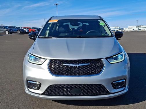 2024 Chrysler Pacifica Touring-L