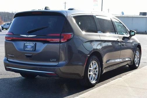 2022 Chrysler Pacifica Touring-L