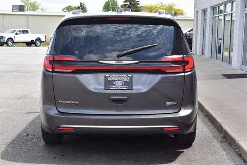 2022 Chrysler Pacifica Touring-L