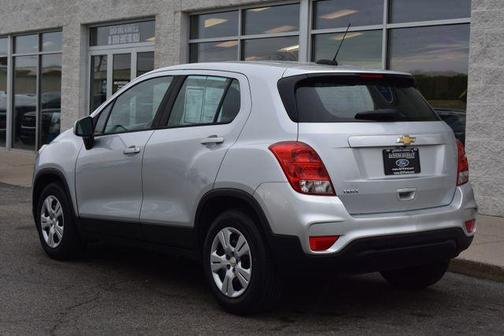 Silver Ice Metallic 2017 Chevrolet Trax LS