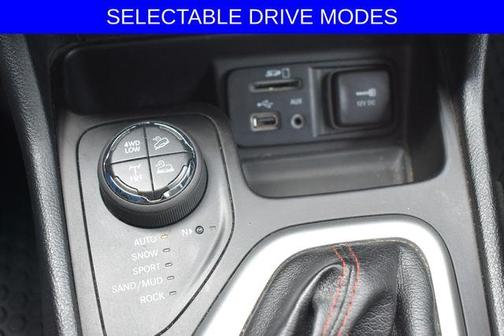 Bright White Clearcoat 2018 Jeep Cherokee Trailhawk