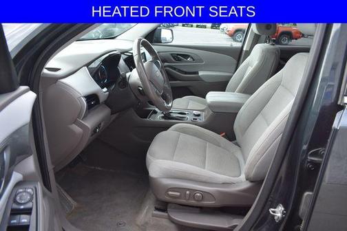 Graphite Metallic 2018 Chevrolet Traverse LT Cloth