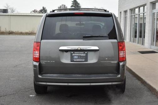 2010 Chrysler Town & Country Touring Plus