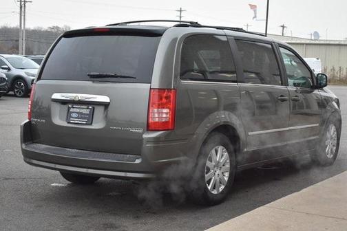 2010 Chrysler Town & Country Touring Plus