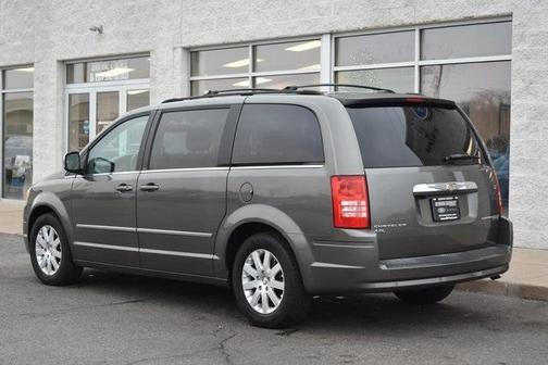 2010 Chrysler Town & Country Touring Plus