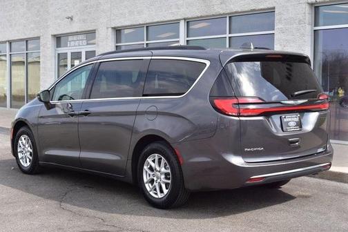 2022 Chrysler Pacifica Touring-L