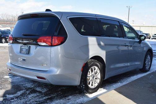 2024 Chrysler Voyager LX