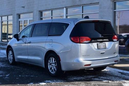 2024 Chrysler Voyager LX