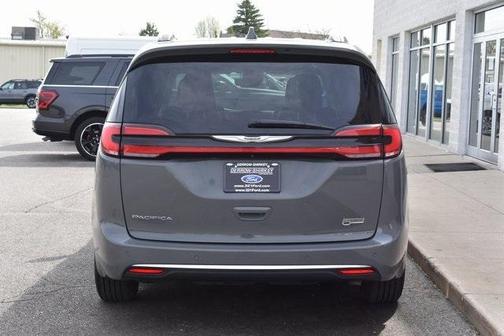 2022 Chrysler Pacifica Touring-L