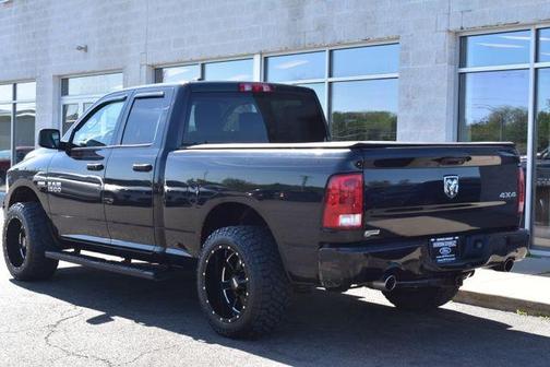 Brilliant Black Crystal Pearlcoat 2015 RAM 1500 Tradesman/Express