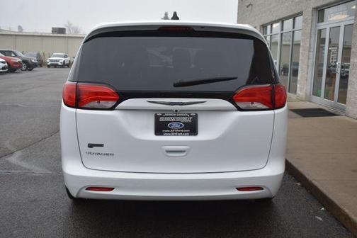 2020 Chrysler Voyager L