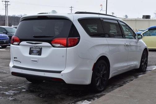 2018 Chrysler Pacifica Touring-L
