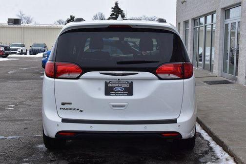 2018 Chrysler Pacifica Touring-L