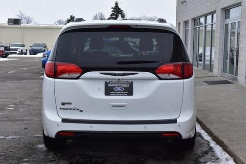 2018 Chrysler Pacifica Touring-L