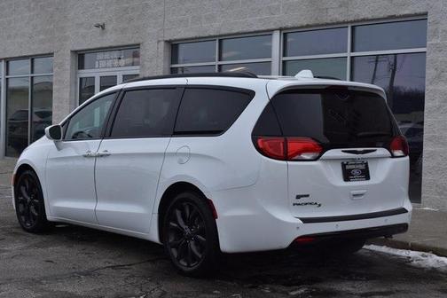 2018 Chrysler Pacifica Touring-L