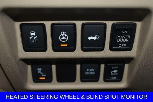 White 2017 Nissan Pathfinder Platinum