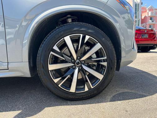 Vapour Grey Metallic 2025 Volvo XC90 B5 Core