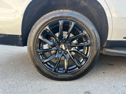 Crystal White Tricoat 2022 Cadillac Escalade Sport