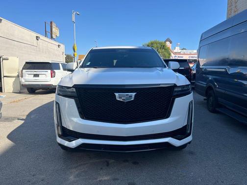 Crystal White Tricoat 2022 Cadillac Escalade Sport