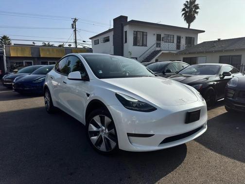 2024 Tesla Model Y 