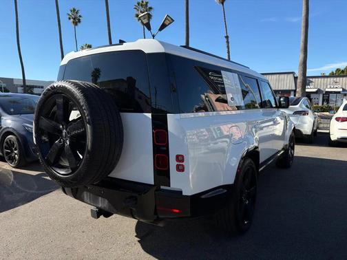 2024 Land Rover Defender 130 P400 X-Dynamic SE