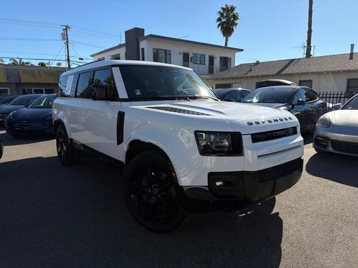 2024 Land Rover Defender 130 P400 X-Dynamic SE