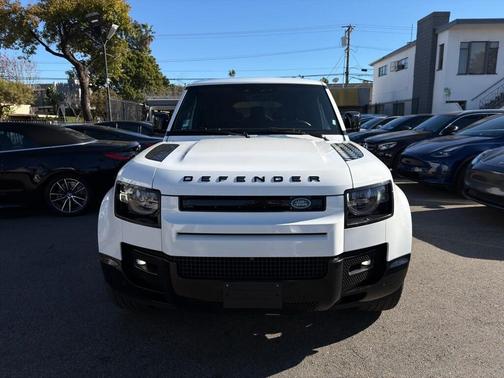 2024 Land Rover Defender 130 P400 X-Dynamic SE